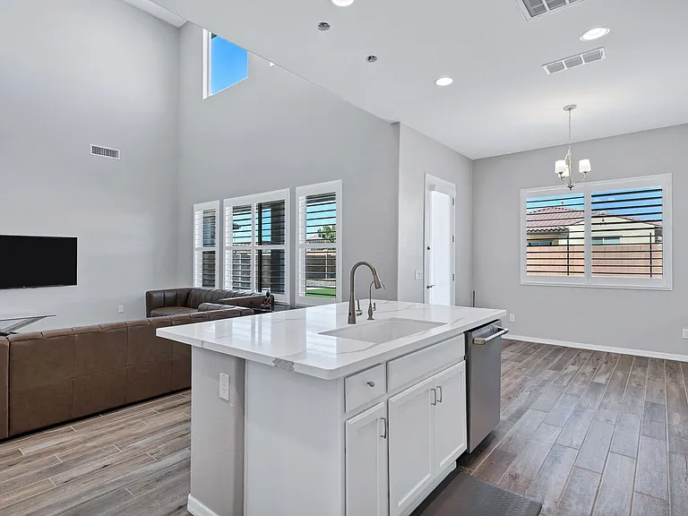 10834 E Thunderbolt Ave — Photo 17