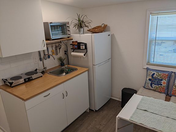 4th image of 3242 36th Ave N #2
