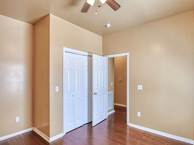 464 College Ave — Photo 31