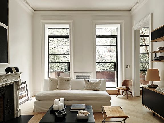 4th image of 55 W 9th St