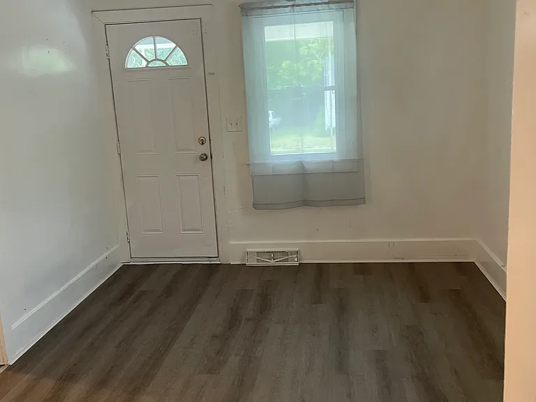 741 Barrie Ave — Photo 10