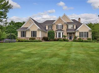 38015 McDowell Dr, Solon, OH 44139