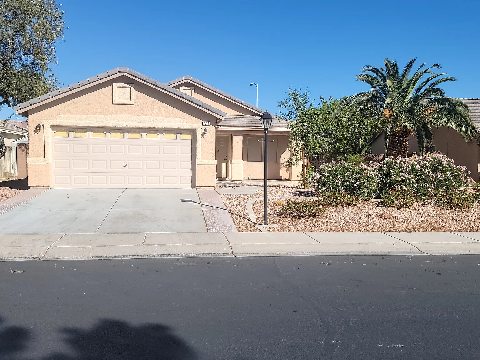 3 bed, 1610 sqft, $2,000 — Photo 1
