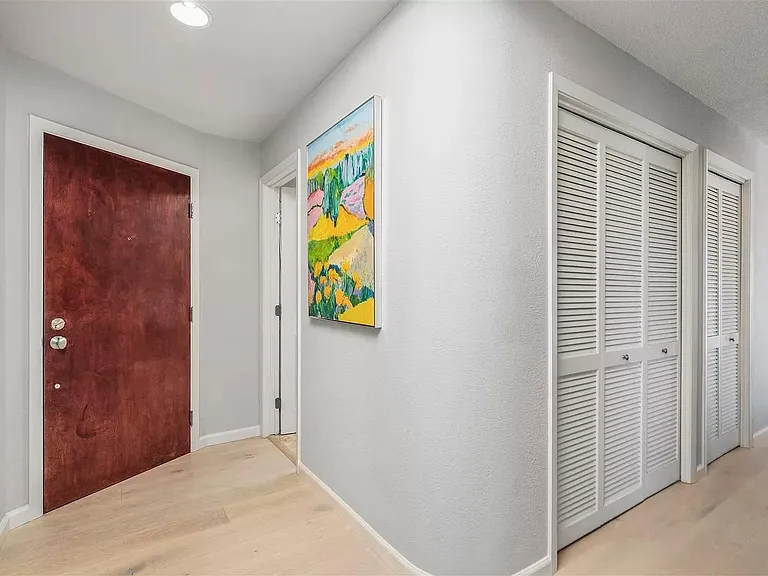 2555 Leavenworth St #303 — Photo 15