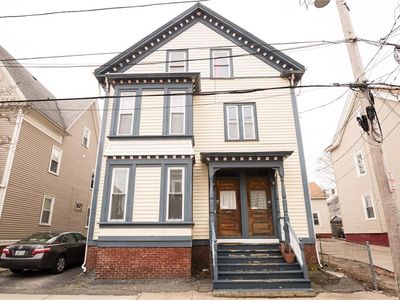 28 Violet St, Providence, RI, 02908