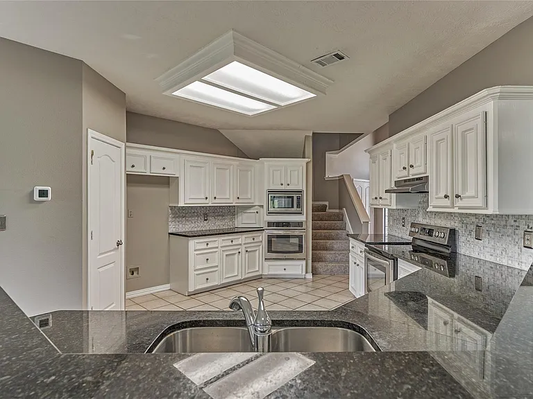 13707 Fountainview Dr — Photo 18