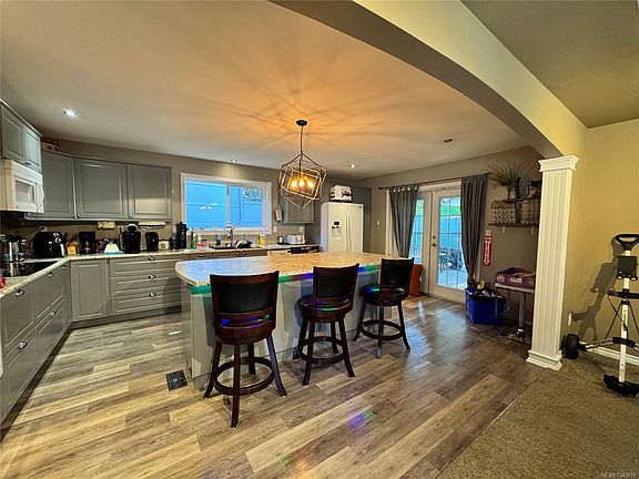 4th image of 611 Nimpkish Dr