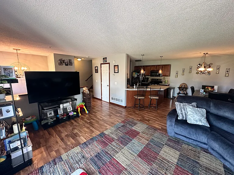 19360 Claremont Dr — Photo 37