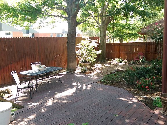 3rd image of 1813 Parkwood Dr
