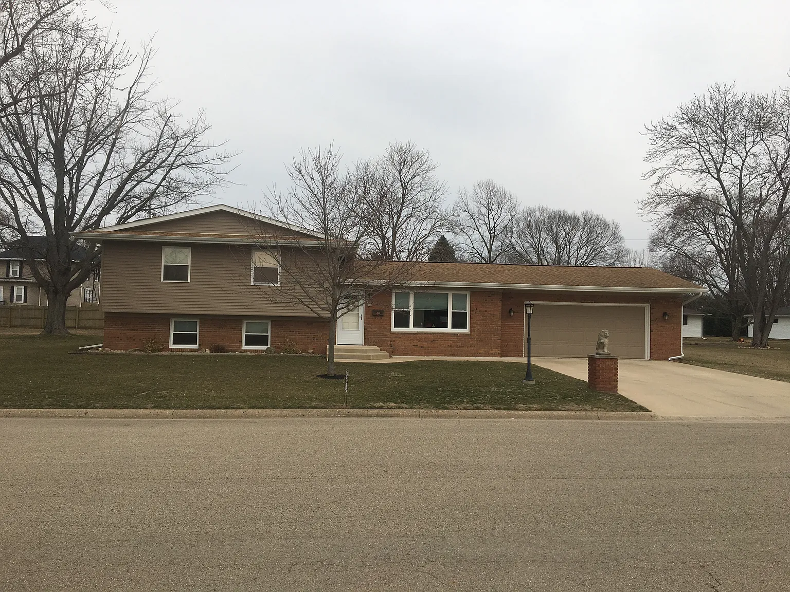 211 Kennedy St photo 1