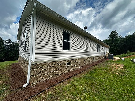 3rd image of 15 Bonanza Ln