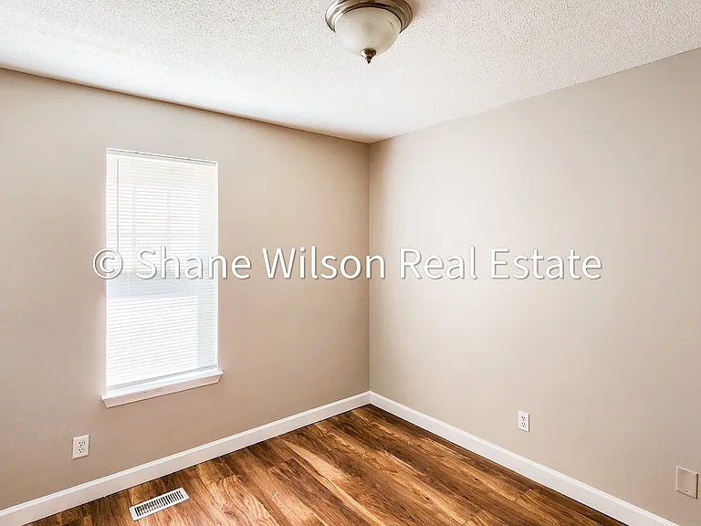 162 Shawn Ln — Photo 6