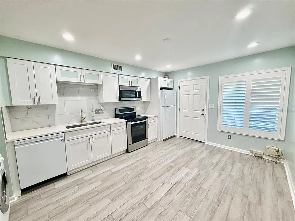 2 bed, 1.5 bath, 1044 sqft, $1,900 — Photo 4