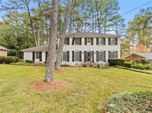 987 Flamecrest Dr, Stone Mountain, GA 30083