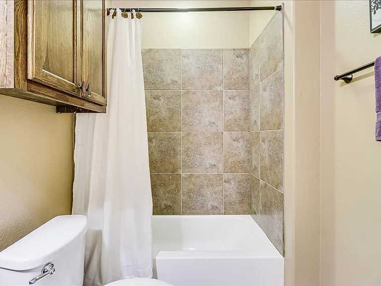 6241 Lago Vista Dr — Photo 33