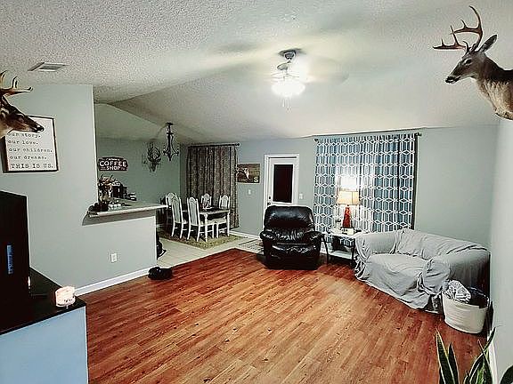 3rd image of 1289 Meadow Ln SE