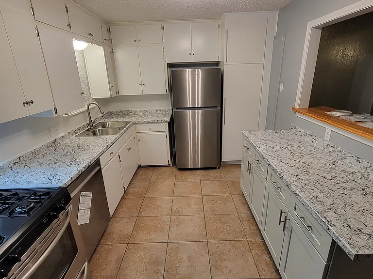 402 W Odell St — Photo 10