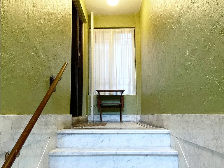 819 W Buena Ave #3 — Photo 2