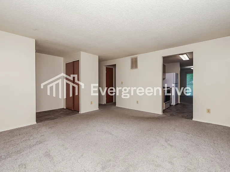 6492 Rolling Glen Dr — Photo 2