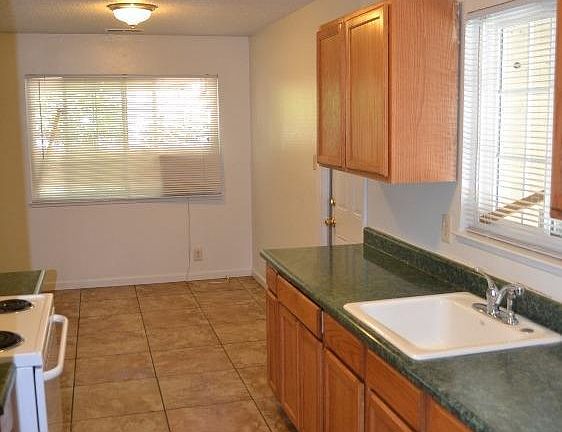 3rd image of 5439 Holiday Dr