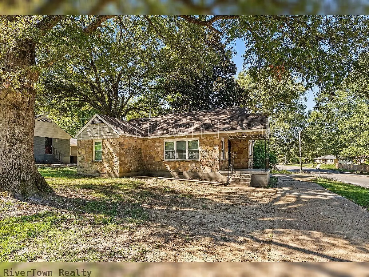 3 bed, 2.0 bath, 1224 sqft, $1,195 — Photo 3