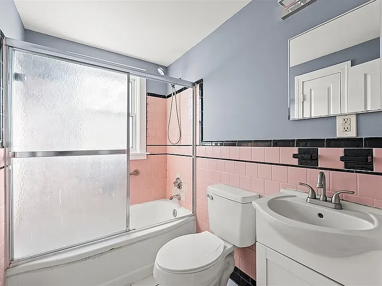 16 Lowell Ave — Photo 5