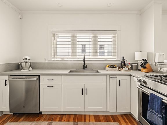 4th image of 11 Hillview Ave #1