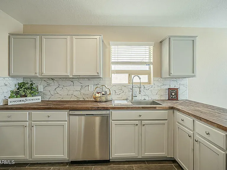 3 bed, 1274 sqft, $2,900 — Photo 2