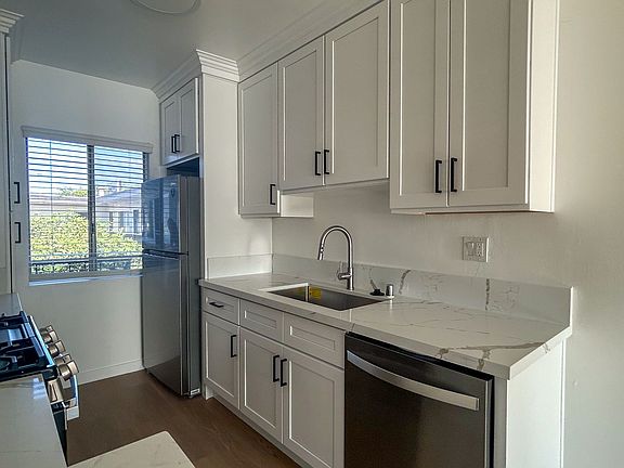 5th image of 849 N McCadden Pl APT 19