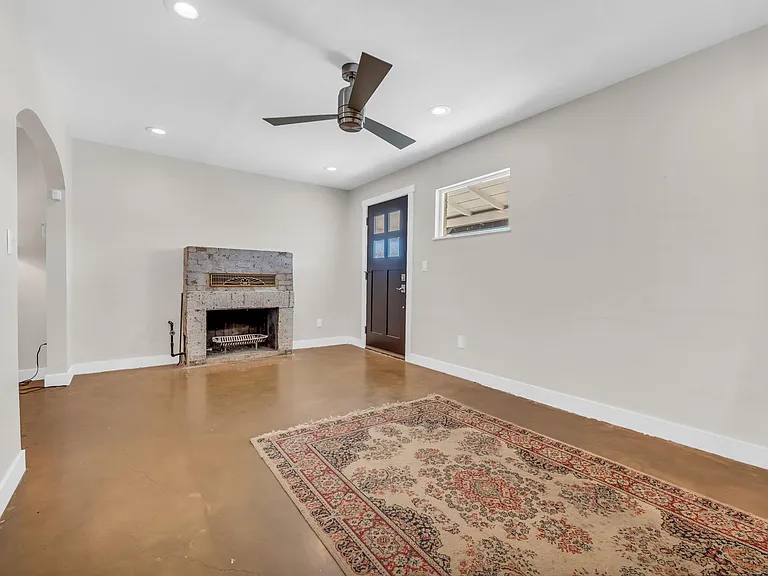 1522 E Griswold Rd — Photo 8