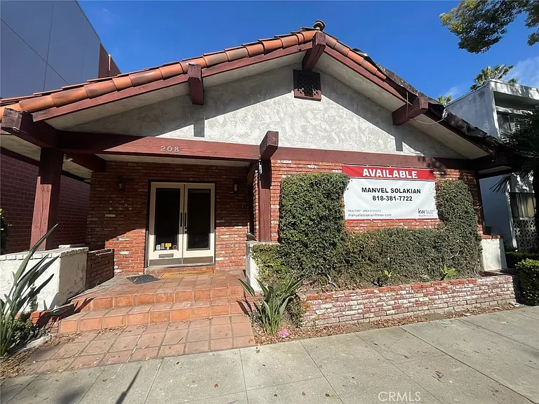 208 S Louise St — Photo 8
