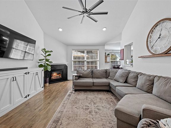 3rd image of 714 Olivia Ln