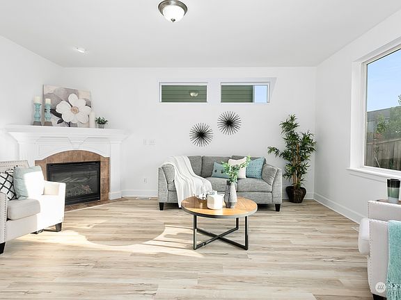 4th image of 10303 184th Avenue E