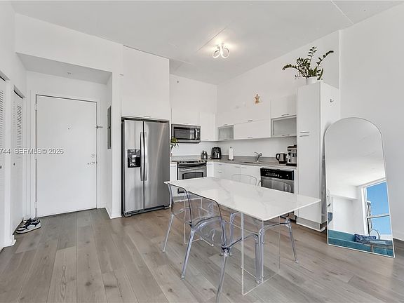 4th image of 133 NE 2nd Ave APT 917