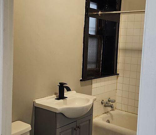 2nd image of 8056-58 S Calumet Ave #8058-1