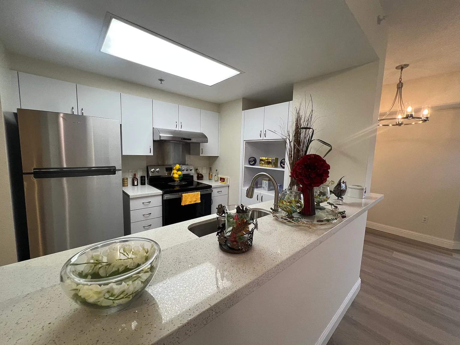 2 bed, 898 sqft, $3,100 — Photo 4