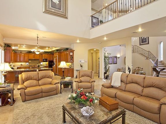 4th image of 605 Edgebrook Dr