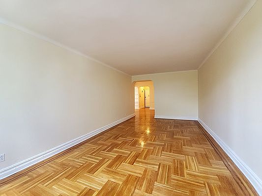 4th image of 2195 E 22nd St APT 5B
