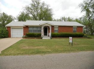 604 Forrest St, Burkburnett, TX 76354