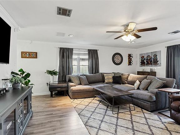 3rd image of 2417 Kent Ave