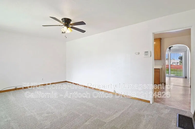 3 bed, 1.0 bath, 1311 sqft, $2,300 — Photo 4