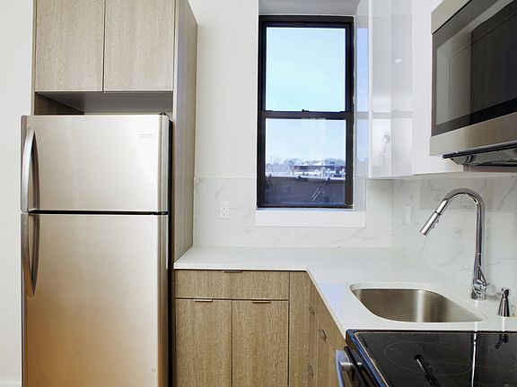 2nd image of 1577 Lincoln Pl APT 3R