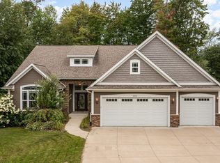 5201 Ridgeview Ct, Midland, MI 48642