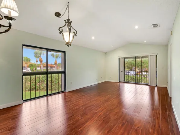 351 Club Cir APT 207, Boca Raton, FL 33487