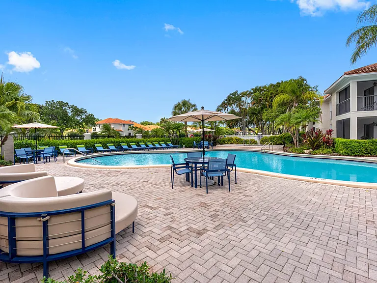 Mizner Court — Photo 9