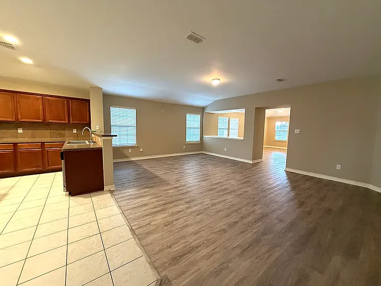 2620 Leisure Ln — Photo 5
