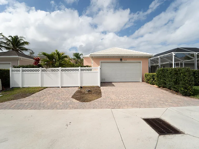 2625 E Community Dr — Photo 43