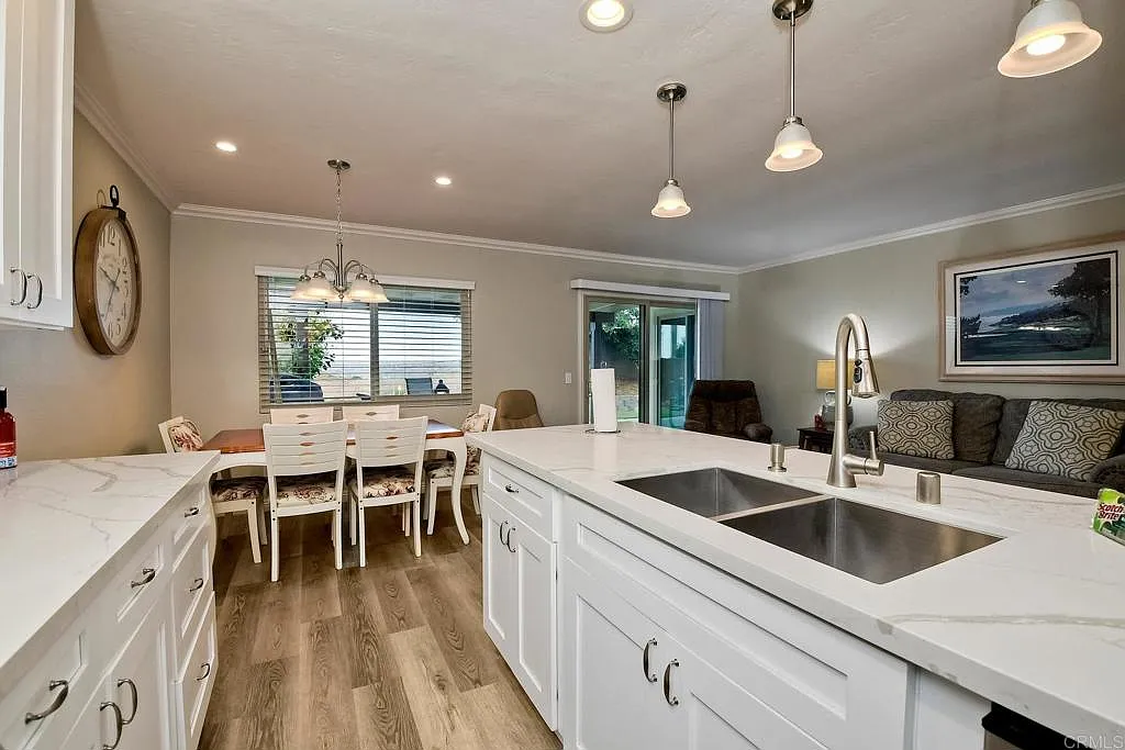 2 bed, 2.0 bath, 908 sqft, $3,850 — Photo 3