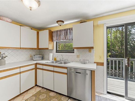 5th image of 63 Esmond St APT A