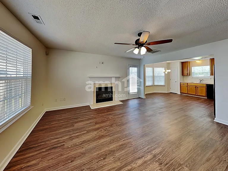 1014 Holly Park Dr — Photo 7